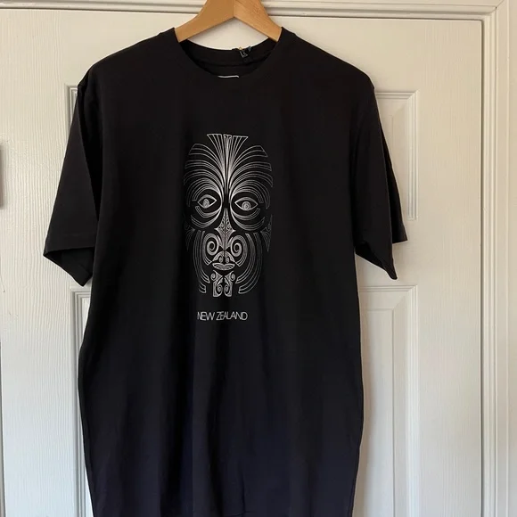 🇳🇿New Zealand Large T Shirt Kiwi Māori Mask *NEW* - Picture 1 of 9